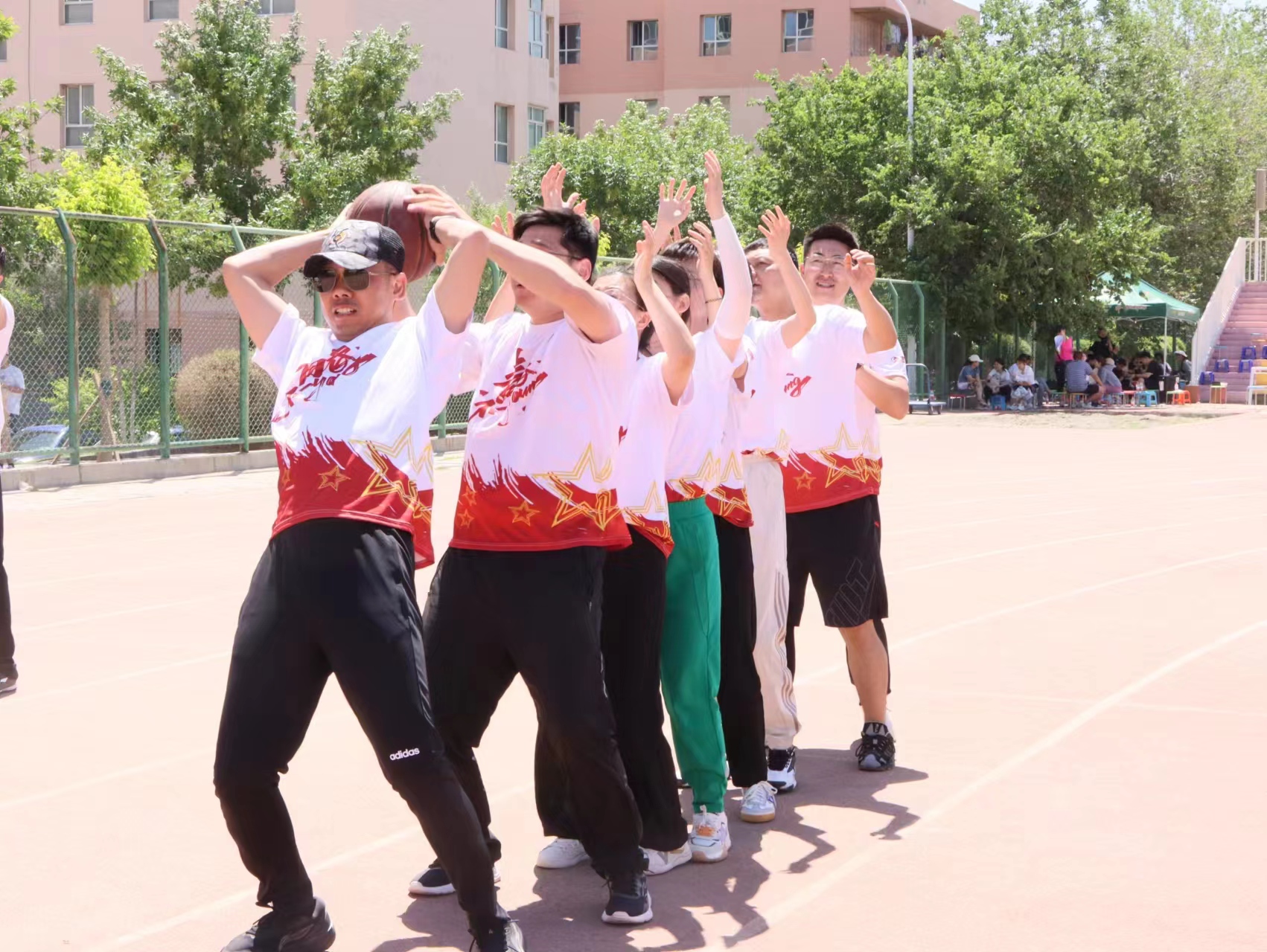 携手知名运动品牌共建健康生活生态圈推动全民健身战略落地实施